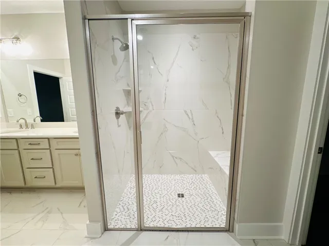 Example of zero entry walk-in shower