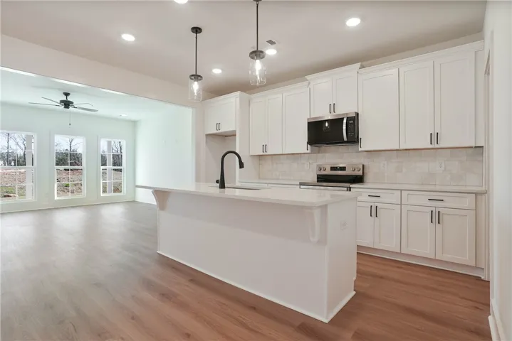 Whirlpool appliances & soft close cabinetry throughout