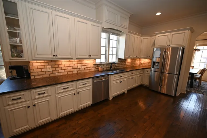Beautiful, open kitchen.