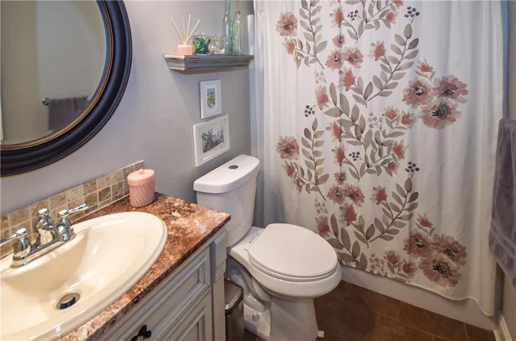 hall bathroom for 2nd and 3rd bedrooms