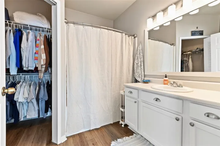 Ensuite bath to primary bedroom, large walk in closet in this bathroom.