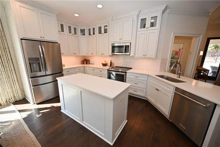 Lovely kitchen with cabinets to the ceiling!