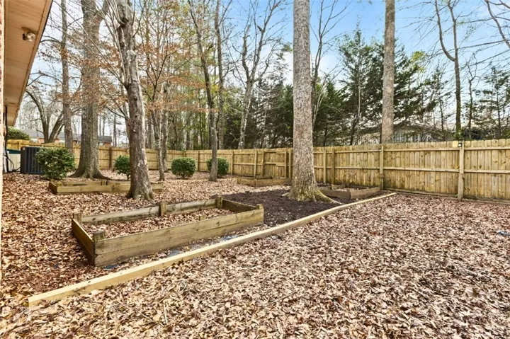 fully fenced play yard/pet yard/garden