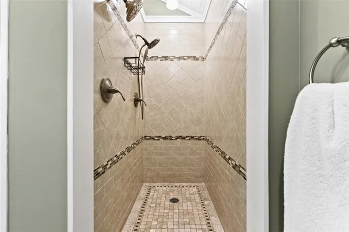 deep primary shower with dual shower heads