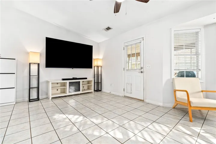 Living​​‌​​​​‌​​‌‌​‌‌​​​‌‌​‌​‌​‌​​​‌​​ Room