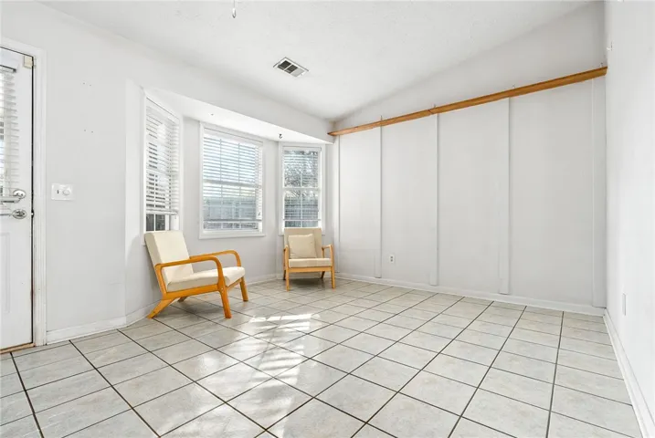 Breakfast / Dining area