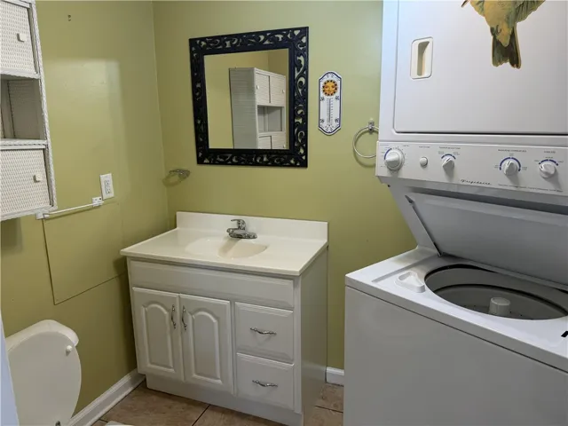 Half Bath/Laundry