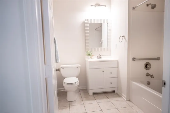 Ensuite bathroom #1