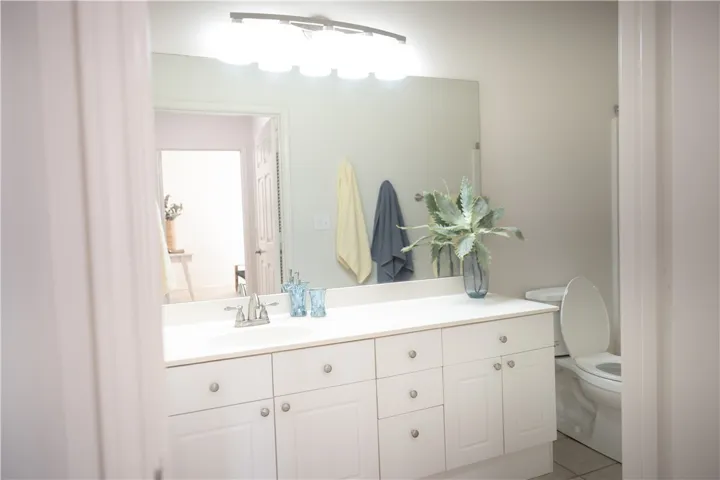Full Bathroom #2