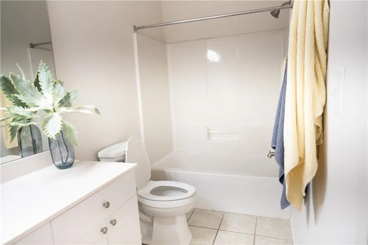Full Bathroom #2