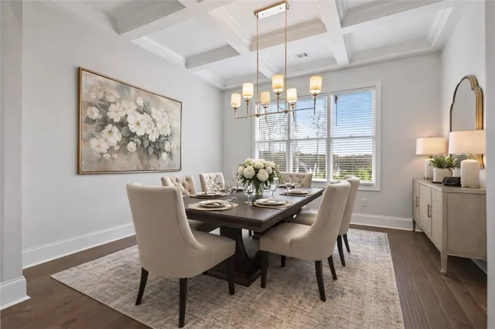 Virtually staged dining room