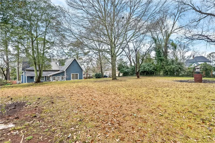 Large backyard - looking toward the house