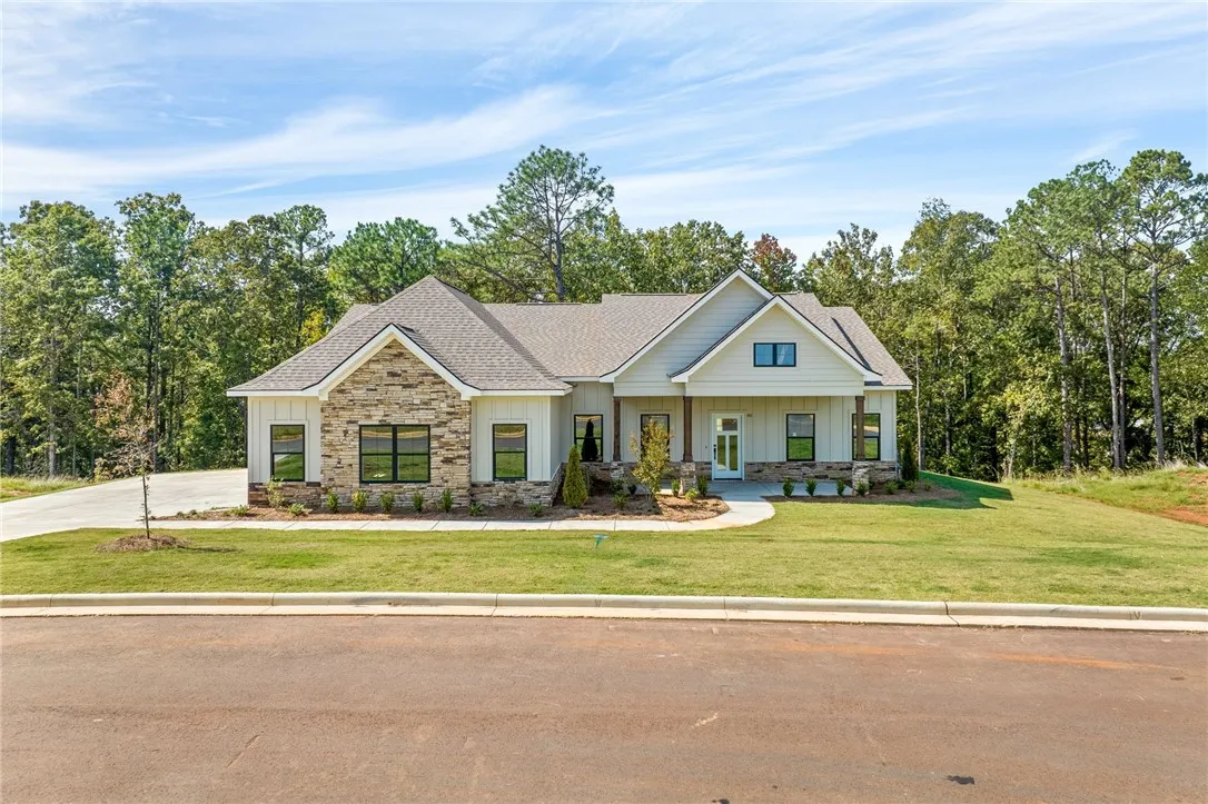 40 Eagle Ridge Ln