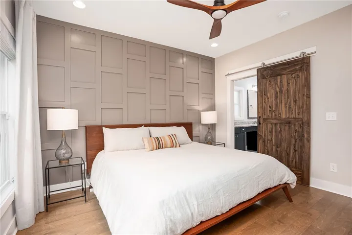 Sliding Door to Primary En Suite