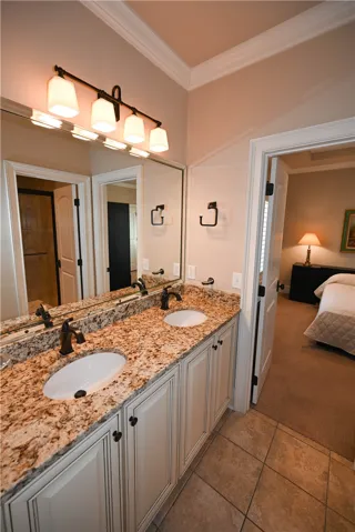 Jack & Jill bathroom between bedrooms 3 & 4.