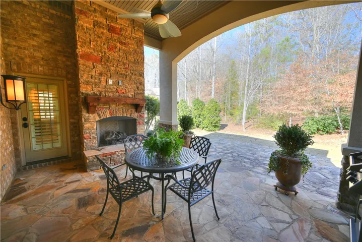 Grand flagstone back patio.