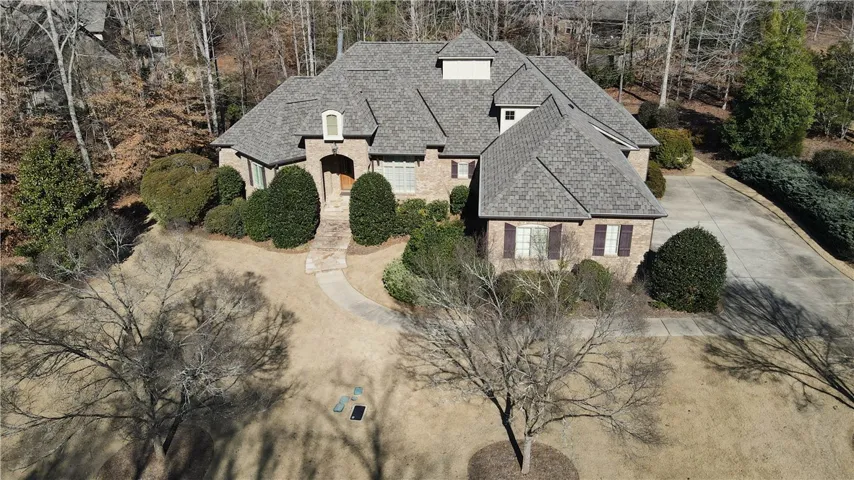 Set in the pristine Moores Mill Golf Club.