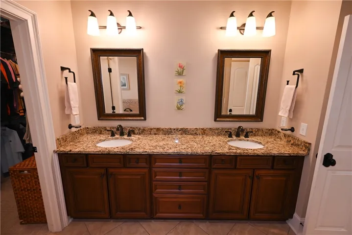 Dual vanities
