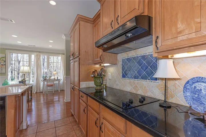 garage view entering kitchen
