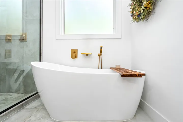 Free standing tub