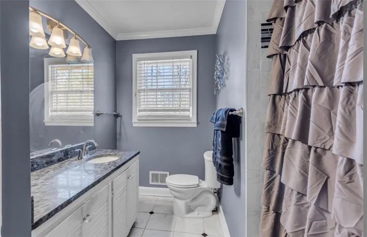 801 N 10th Street N, Opelika, Alabama 36801