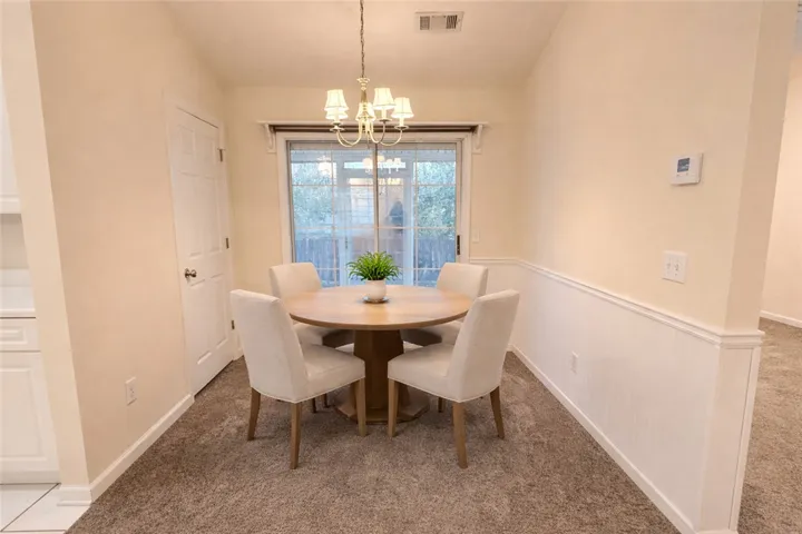 Eating Area (Virtually Staged)