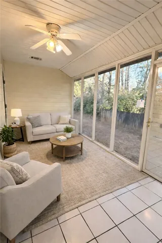 Sunroom (Virtually Staged)