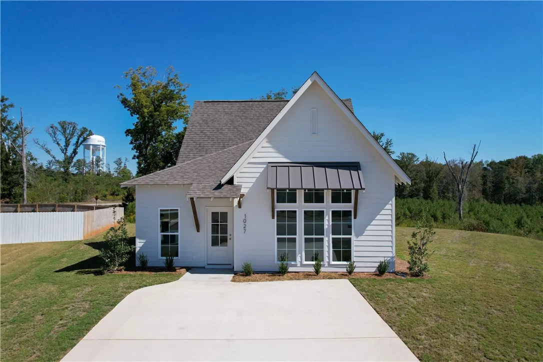 4bed 3bath under $300K & MOVE-IN READY!
Schedule a visit today!