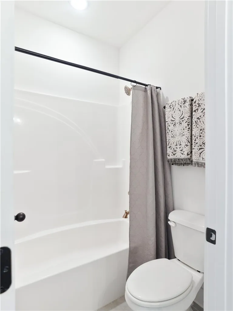 Example photo of a completed Emily floorplan. All plans, pricing & specifications are subject to change without notice.