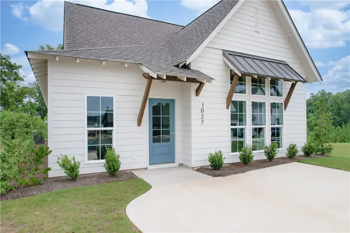 1027 Crossing Court E, Valley, Alabama 36854
