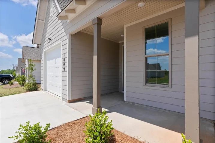 Covered Front Patio
- All plans, specifications & pricing are subject to change without notice.