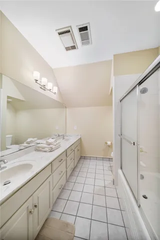 Hall bath upstairs