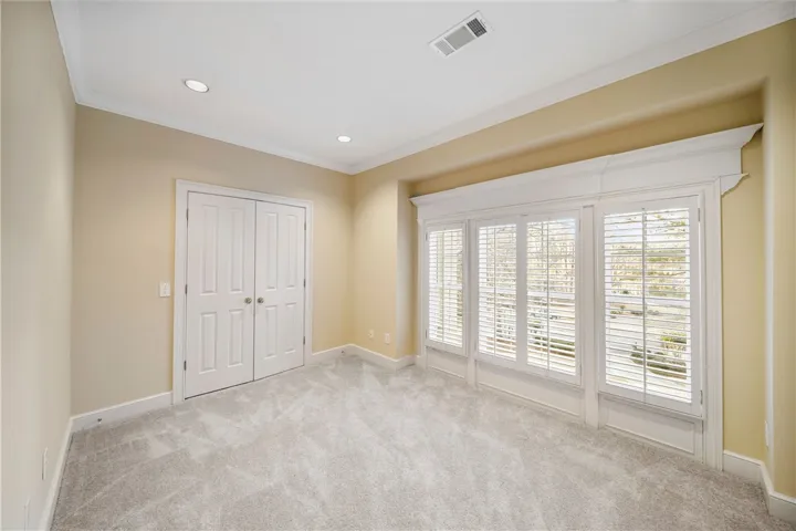 This room would make a nice office.