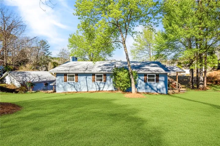 304 Bay Pine Island Road, Jacksons Gap, Alabama 36861