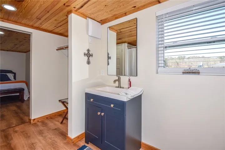 304 Bay Pine Island Road, Jacksons Gap, Alabama 36861