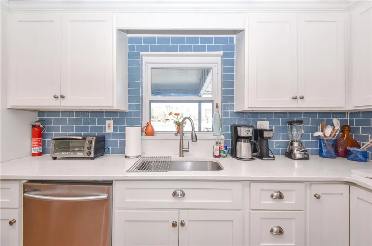 304 Bay Pine Island Road, Jacksons Gap, Alabama 36861