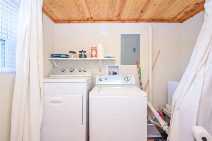 304 Bay Pine Island Road, Jacksons Gap, Alabama 36861