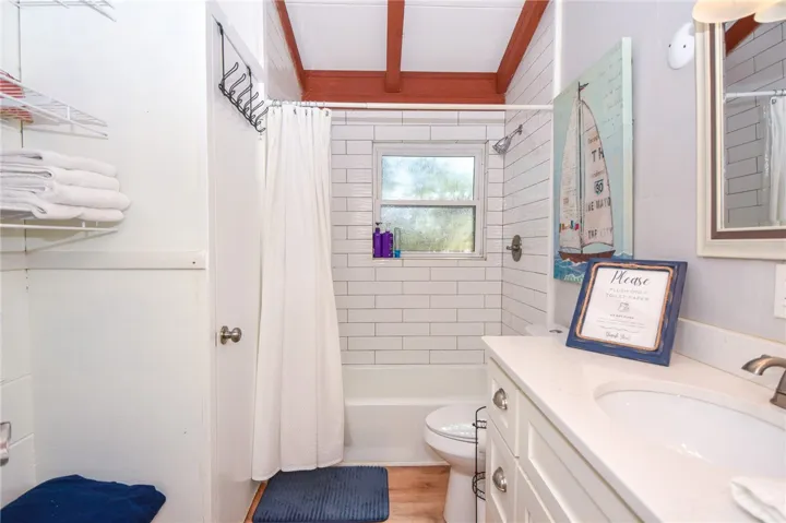304 Bay Pine Island Road, Jacksons Gap, Alabama 36861