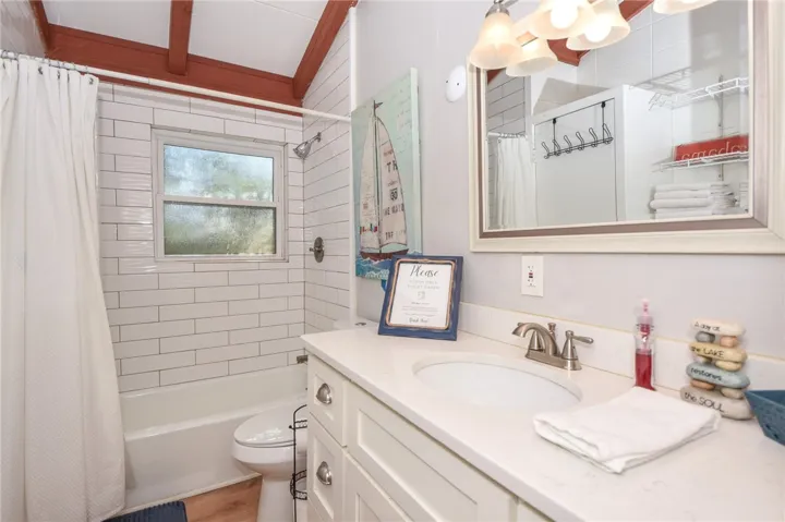 304 Bay Pine Island Road, Jacksons Gap, Alabama 36861