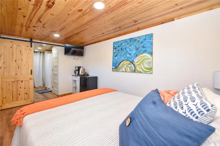 304 Bay Pine Island Road, Jacksons Gap, Alabama 36861