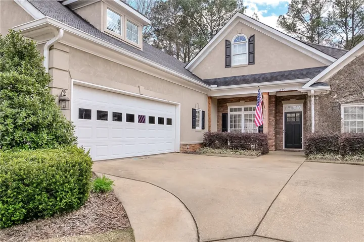 Double garage / Front of home
