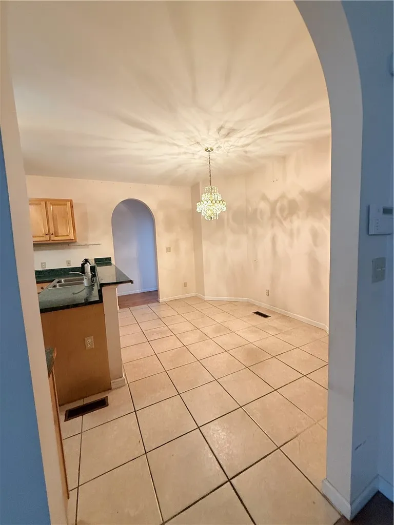 Kitchen/breakfast Entry from living room