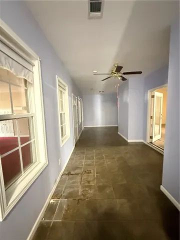 Flex space behind living room, leading to secondaary living room
