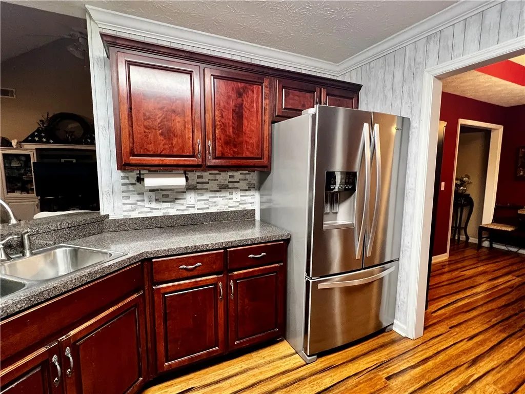 Backsplash wrap around