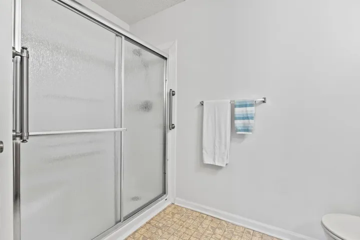 Main bathroom shower