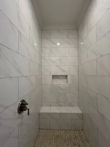 Zero Entry Shower W/ Bench & Niche