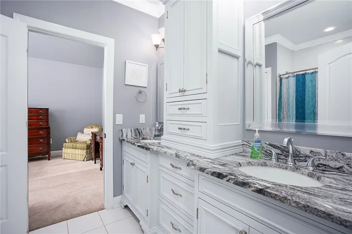 Bathroom 5 - Hall upstairs