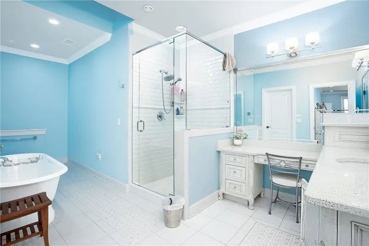 Bathroom 3 - ensuite upstairs