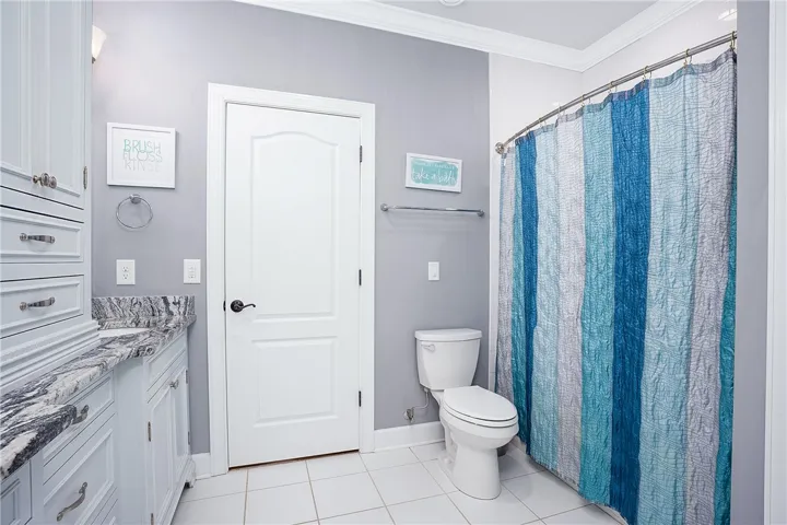 Bathroom 5 - Hall upstairs