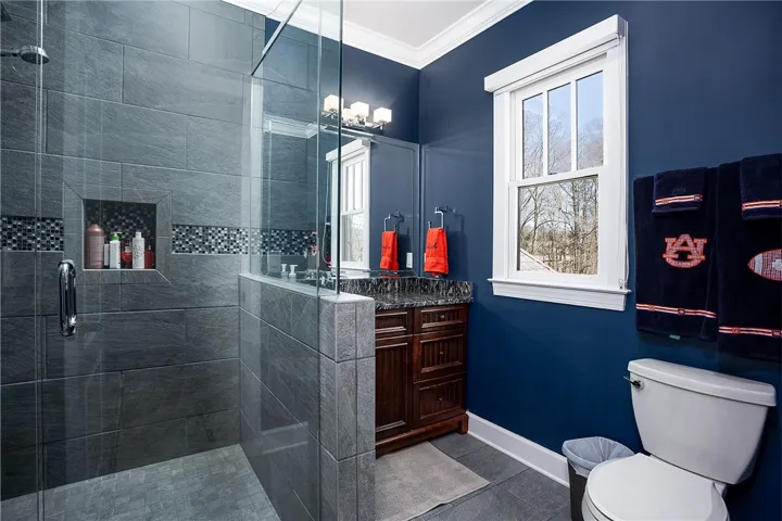 Bathroom 4 - ensuite upstairs